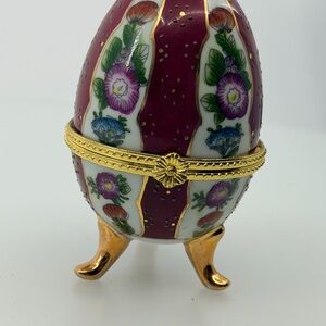 Vintage Porcelain Egg Trinket Box – Red Floral w/ Gold Trim & Feet ❤️✨